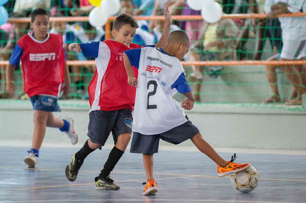 Quadras comunitárias fortalecem o direito ao esporte e à inclusão urbana