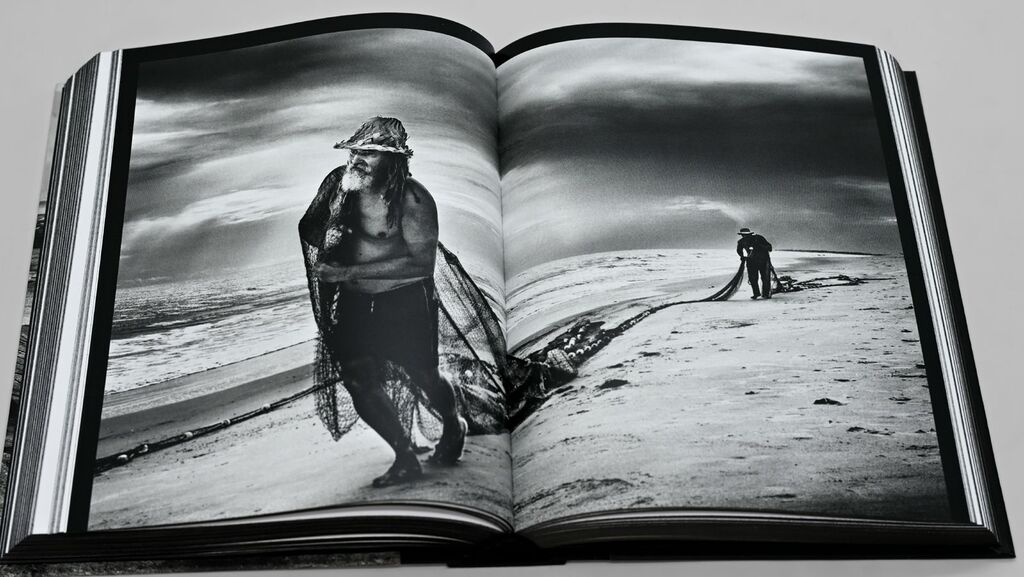 Araquém Alcântara, um dos pioneiros da fotografia de meio ambiente no Brasil, lança obra-manifesto, uma crônica visual da beleza e do horror