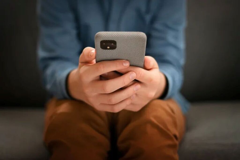 ECA Digital e a adultização precoce: a lei pode enfrentar o algoritmo?