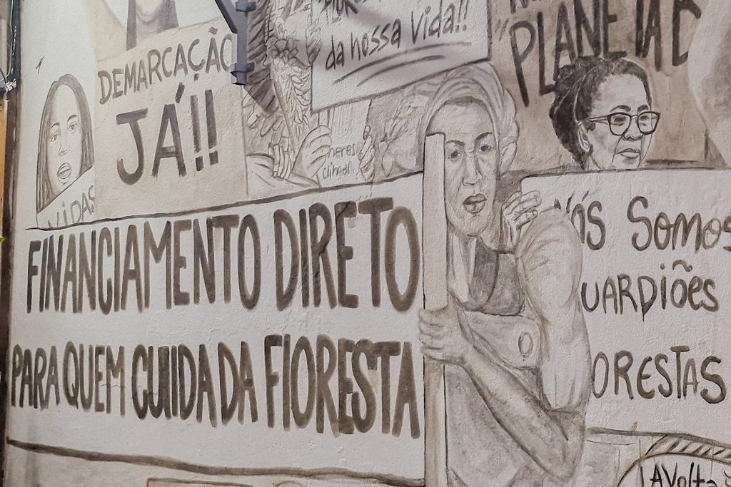 Imagem da exposição em apoio a brigadistas