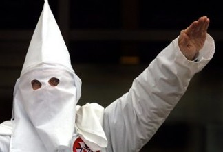 383374 02: A Klansman raises his left arm during a "white power" chant at a Ku Klux Klan rally December 16, 2000 in Skokie, IL. A Wisconsin chapter of the Ku Klux Klan held a "White Pride Rally" on the steps of the Cook County Courthouse located in Skokie, a suburb northwest of Chicago. (Photo by Tim Boyle/Newsmakers)