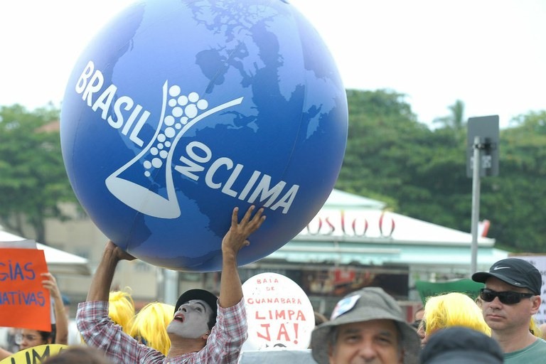 Manifestantes realizam a Marcha Global pelo Clima no Rio chamando a atenção para a gravidade das mudanças climáticas. Foto: Tomaz Silva / Agência Brasil / Fotos Públicas