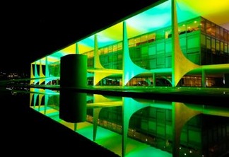 Brasília - DF, 03/06/2014. Palácio do Planalto iluminado de verde e amarelo. Foto: Roberto Stuckert Filho/PR.