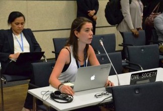Raquel Rosenberg discursando em Conferência do Clima em Bonn, na Alemanha. Foto: Divulgação
