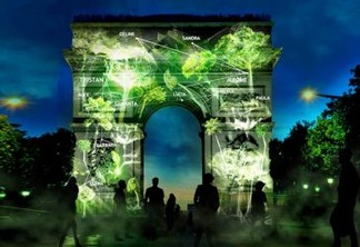 Foto: Arco do Triunfo, na videoinstalação One Heart, One Tree, da artista plástica belga Naziha Mestaoui