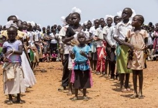 Crianças residentes em um local de Proteção de Civis, administrado pela Missão das Nações Unidas no Sudão do Sul, participam de um evento cultural em Juba, no dia 27 de março deste ano. Foto: JC McIlwaine/ONU