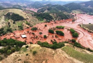Barragem de mineradora se rompe na região de Mariana (MG).  Foto: Corpo de Bombeiros-MG
