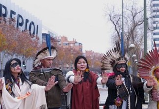 Indígenas protestam na COP25 em Madri contra petróleo no mar brasileiro