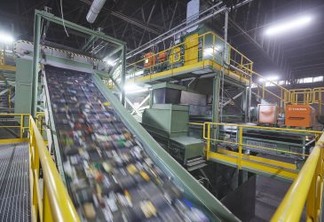 TOMRA e Borealis abrem fábrica para separação de resíduos plásticos pós-consumo e reciclagem mecânica avançada