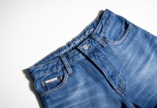 Calvin Klein e Vicunha se unem para criar tecido reciclado a partir de roupas que seriam descartadas