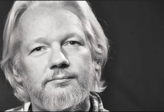 “Qualquer um que se importa com a democracia deveria estar se reunindo para apoiar Julian Assange”