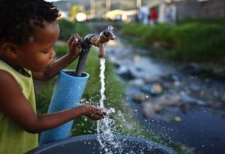 Crianças e jovens brasileiros são vítimas invisíveis das desigualdades no acesso a saneamento