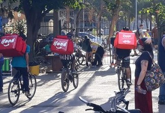 Serviço de entregas com bicicletas por aplicativos de celular