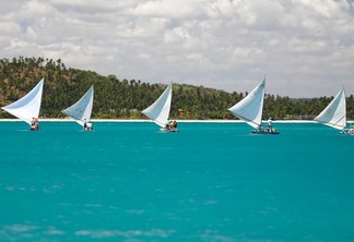 Festival da Velas termina e a praia de Burgalhau, conhecida como o Caribe brasileiro, torna-se exemplo de práticas sustentáveis