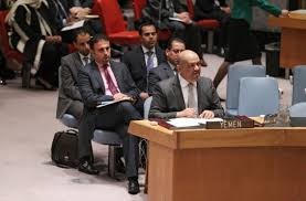 Em 14 de abril o Conselho de Segurança aprovou a resolução 2216, que impôs sanções às pessoas que prejudicavam a estabilidade do Iêmen. Jaled Hussein Mohamed Alyemany (centro), embaixador iemenita junto à ONU. Foto: Devra Berkowitz/ONU