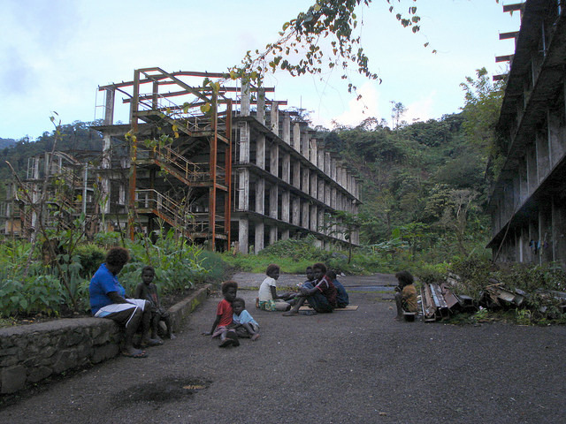 Comunidades indígenas ainda vivem junto à mina de cobre Panguna, que fechou em 1989. Foto: Catherine Wilson/IPS