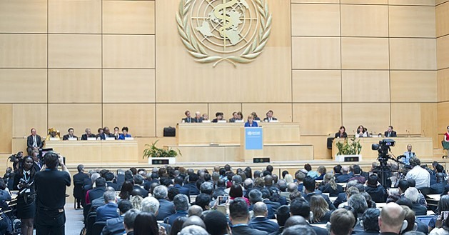 A Assembleia Mundial da Saúde, durante intervenção da chanceler alemã, Angela Merkel, na jornada inaugural de sua 68ª sessão. Foto: OMS