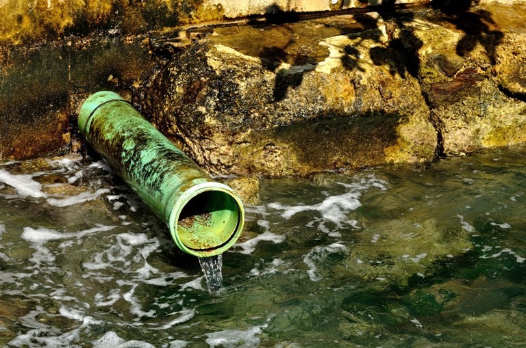 Água usada atualmente na irrigação das lavouras pode ser substituída com segurança pelo efluente, o que pouparia água potável importante no abastecimento das cidades Foto: Shutterstock