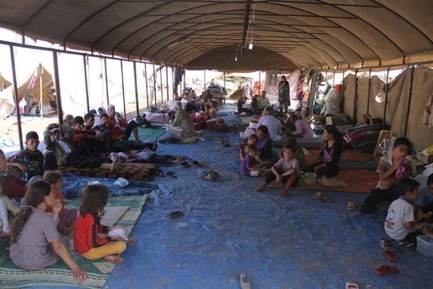 Refugiados yezidies iraquianos recebem ajuda do Comitê Internacional de Resgate. Foto: Departamento para o Desenvolvimento Internacional da Grã-Bretanha/CC-BY-2