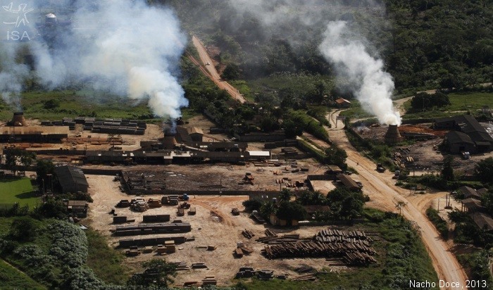 Madeireira no município de Uruará, onde se situam muitas das madeireiras que recebem madeira ilegalmente extraída da Terra do Meio