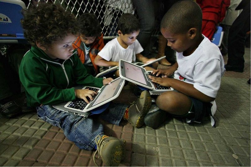 Crianças contempladas pelo programa Um Computador por Aluno. Foto: Presidencia da República/Ricardo Stuckert