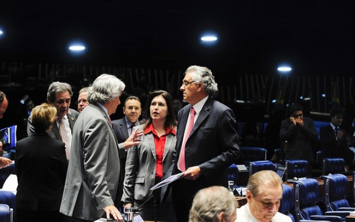 Senadores discutem texto final da PEC 71 no plenário. Foto: Jonas Pereira - Agência Senado