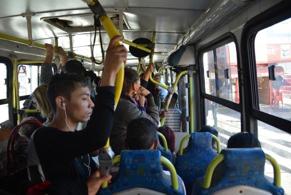 Um em cada quatro brasileiros usa ônibus para ir ao trabalho ou à escola todos os dias. Foto: José Cruz/Agência Brasil