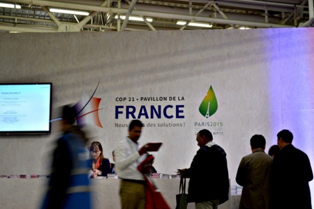 A COP 21, organizada e presidida pela França, se moveu rapidamente sob pressão do governo anfitrião, com o objetivo de acordar um tratado climático universal, o chamado Acordo de Paris. Foto: Diego Arguedas Ortiz/IPS