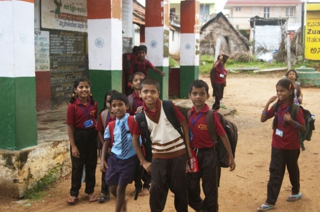 Estudantes de Harohalli Taluq, localidade 60 quilômetros ao sul de Bangalore, na Índia. Foto: Malini Shankar/IPS