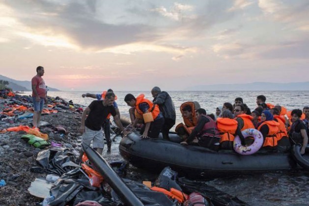 Milhares de refugiados se lançam diariamente a uma perigosa travessia para conseguir uma vida melhor na Europa. O ano de 2015 deve registrar número recorde de pessoas nessa situação. Foto: I. Pritchett/Acnur