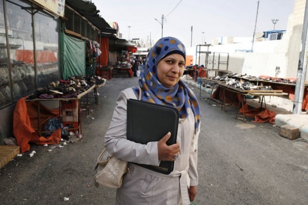 A refugiada síria Emelline Mahmoud Ilyas trabalha em um centro comunitário do Unrwa, na cidade de Zarqa, na Jordânia. Foto: Silvia Boarini/IPS 