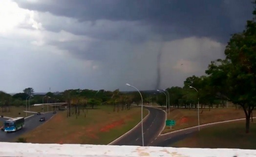 Tornado em Brasília em novembro de 2014. Foto: Divulgação/Corpo de Bombeiros do DF 