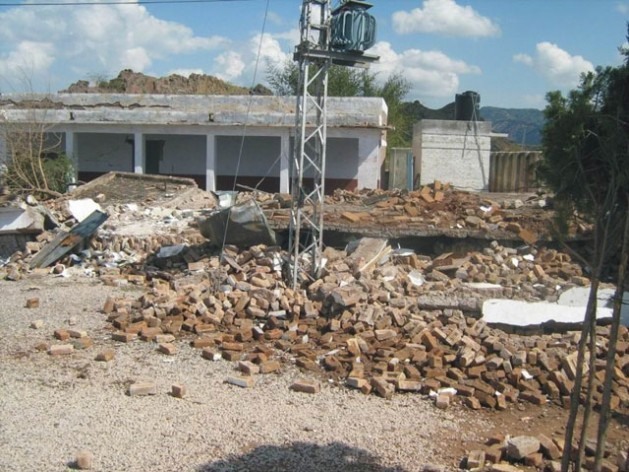 Uma escola das áreas tribais do Paquistão destruída pelo Talibã. Foto: AshfaqYusufzai/IPS