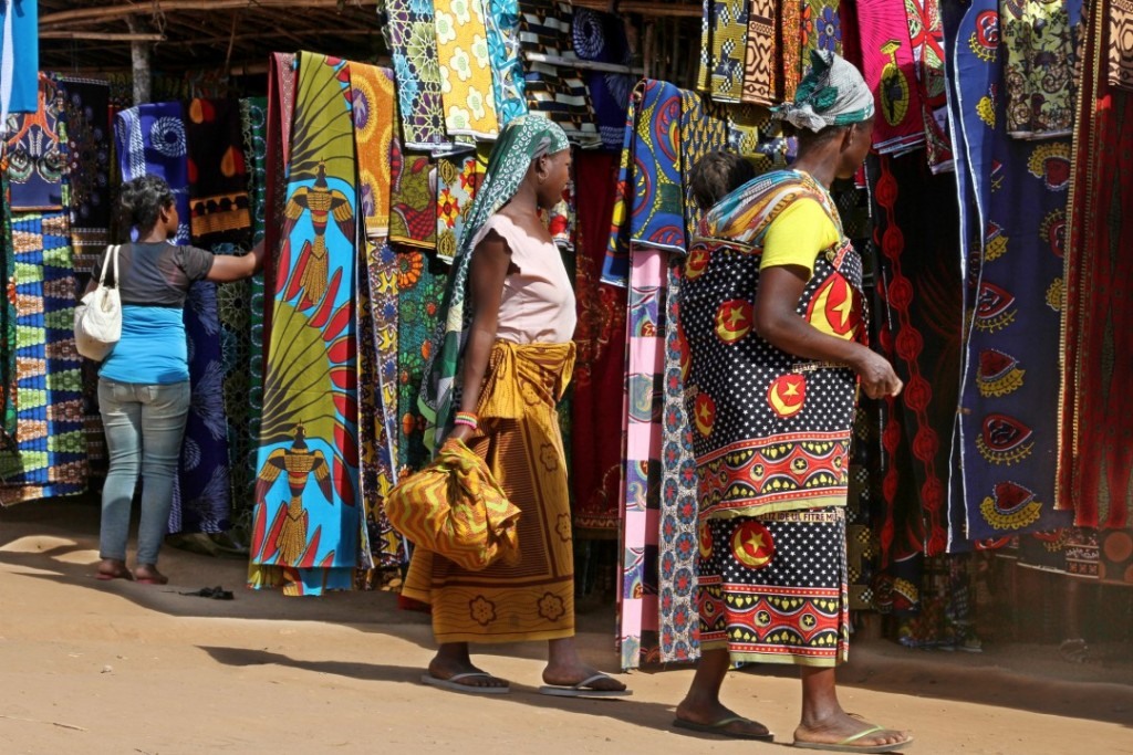 O mercado de capulanas na Vila de Mutuali, em Malema, de onde partiu a resistência camponesa ao ProSavanna (Foto: Alexandre Campbell)