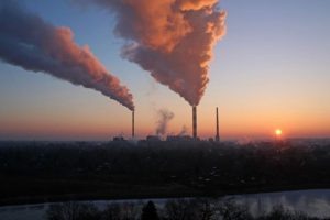 O mundo deve redobrar esforços para reduzir em mais 25% os gases contaminantes que se prevê serão liberados na atmosfera até 2030. Foto: Pnuma