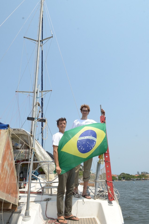 Corentin de Chatelperron, capitão (engenheiro), e Hugo Daniel (engenheiro). Foto: Divulgação