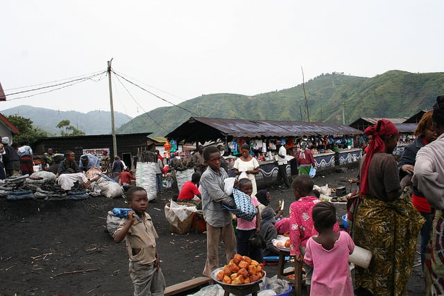 Um mercado de Kivu, na República Democrática do Congo. Uma zona de livre comércio continental poderia transformar o destino da economia africana. Foto: BusaniBafana/IPS