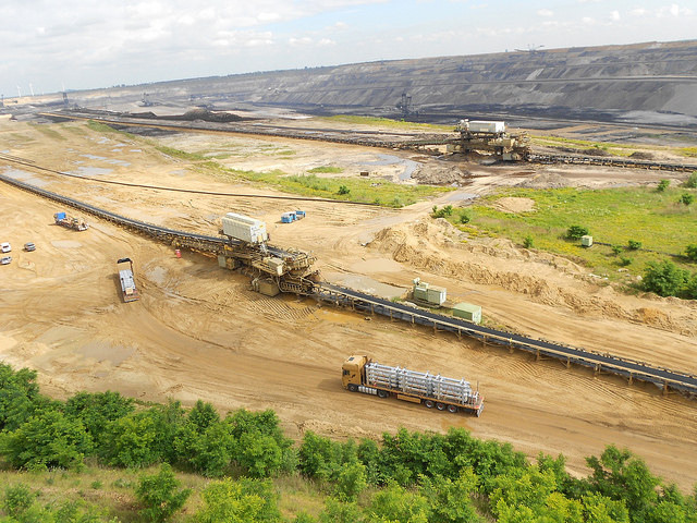 Parte da mina a céu aberto de lignito de Garzweiler, na Renânia do Norte-Westfalia. Um dos grandes desafios da transição energética da Alemanha é o futuro desse combustível contaminante. Foto: Emilio Godoy/IPS 