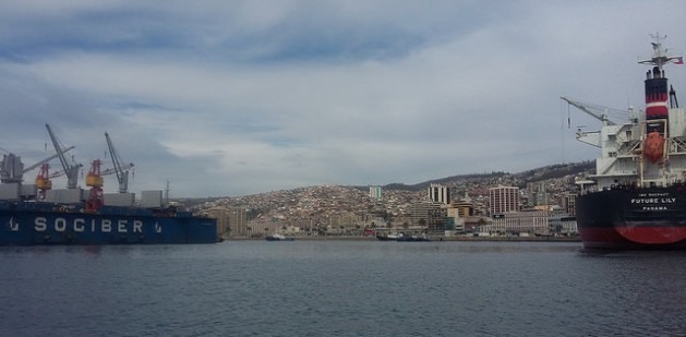 Parte do porto de Valparaiso, o principal do Chile, por onde saíram 1,28 milhão de toneladas de frutas, 51% de toda a exportação do setor feita pelo paísem 2015. Foto: MarianelaJarroud/IPS