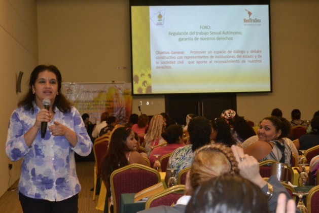  Maria Elena Dávila, coordenadora nacional da Rede de Trabalhadoras Sexuais da Nicarágua, durante sua participação em um fórum sobre Regulamentação do Trabalho Sexual no país. Foto: Cortesia da Rede TraSex 