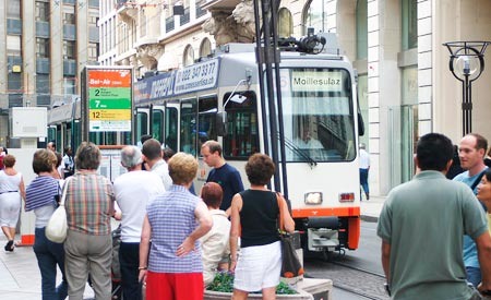 Transporte público de qualidade nas ruas da Suíça. Foto: Luis Cap
