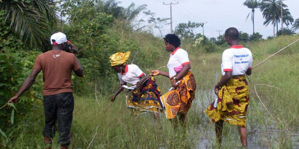 As inundações nas aldeias são apenas um dos efeitos da mudança climática que a Nigéria terá que considerar ao elaborar seus INDC. Foto: Cortesia de NDWPD, 2011