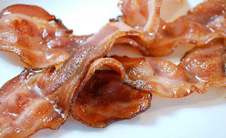 Linguiça, salsicha, presunto e bacon foram classificadas como alimentos cancerígenos para seres humanos. Foto: Kim Ahlström/Flickr/CC