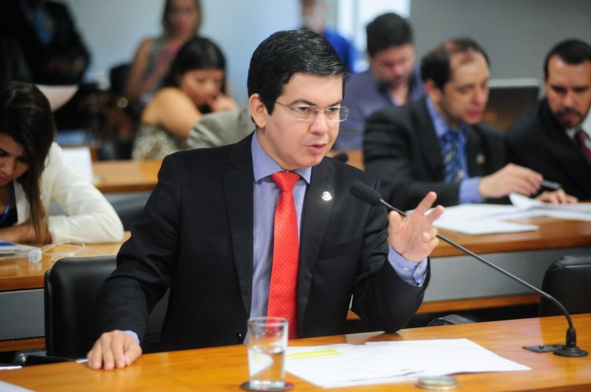 O senador Randolfe Rodrigues foi relator do projeto na comissão. Foto: Pedro França/Agência Senado