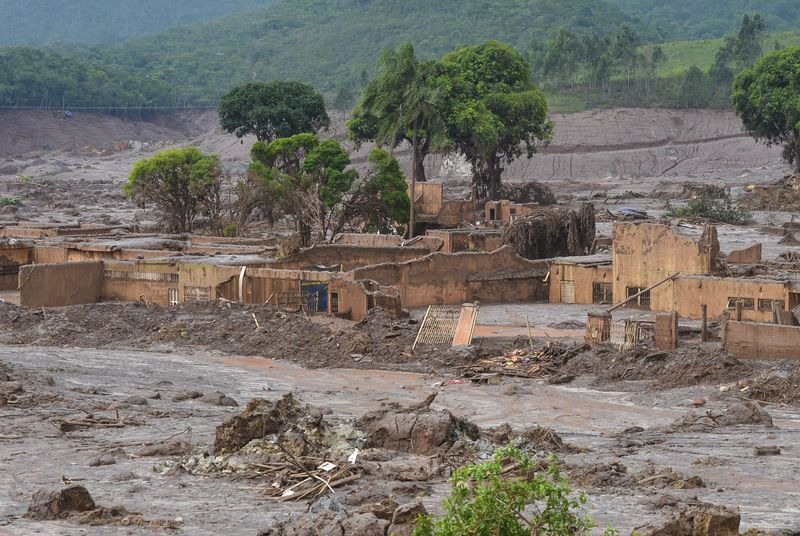 Desastre na barragem da Samarco, em Minas Gerais, causou danos sociais e ambientais de grandes proporções. Foto: © Agência Brasil