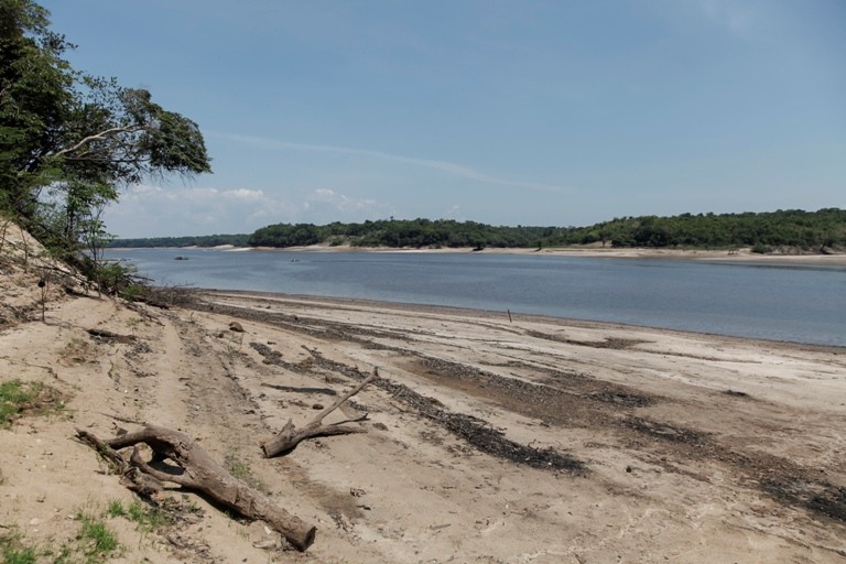 Os efeitos das mudanças climáticas, como secas extremas, são visíveis na comunidade Tumbira. Foto: Divulgação