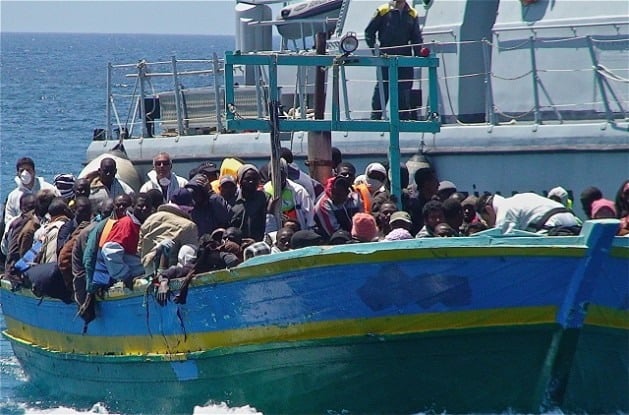 Refugiados africanos chegam à ilha de Lampedusa, na Itália. Foto: IlariaVechi/IPS