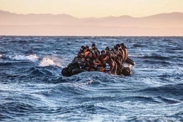 Migrantes e refugiados no Mar Egeu. Há mais de 60 milhões de refugiados dentro de seus próprios países ou no estrangeiro. Foto: MOAS.EU/Jason Florio 