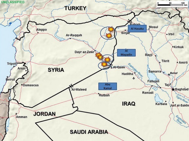 Aviões de combate da Arábia Saudita, Emirados Árabes Unidos e Estados Unidos atacaram as refinarias de petróleo no leste da Síria controladas pelo Estado Islâmico, em setembro de 2014. Foto: Departamento de Defesa dos Estados Unidos