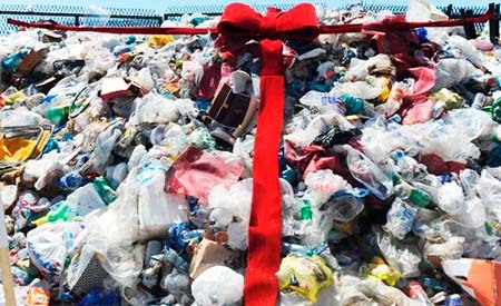A Política Nacional de Resíduos Sólidos foi aprovada em 2010 e determina que todos os lixões do país deveriam ter sido fechados até 2 de agosto de 2014 Tânia Rêgo/Agência Brasil